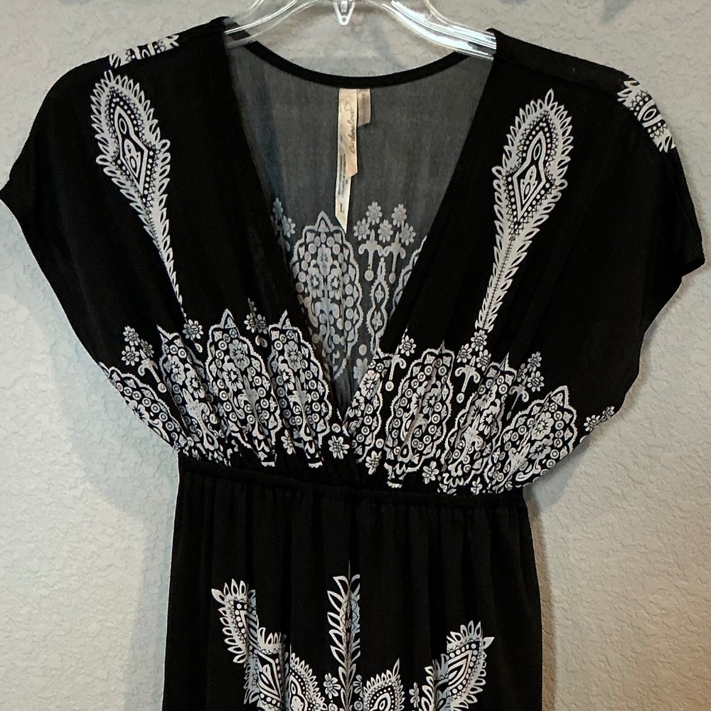 Black and white short sleeve knee length dress